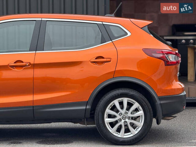 Оранжевый Ниссан Rogue Sport, объемом двигателя 2 л и пробегом 83 тыс. км за 17900 $, фото 17 на Automoto.ua