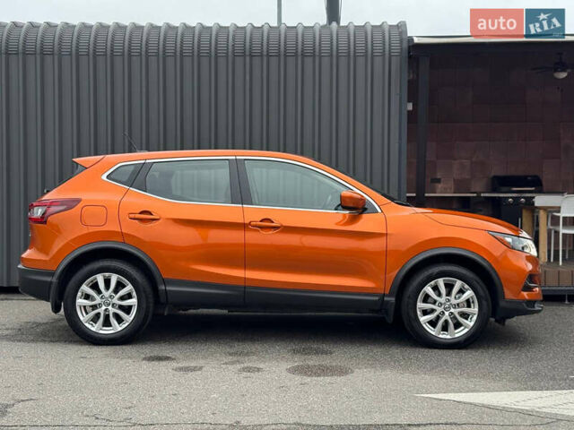 Оранжевый Ниссан Rogue Sport, объемом двигателя 2 л и пробегом 83 тыс. км за 17900 $, фото 18 на Automoto.ua