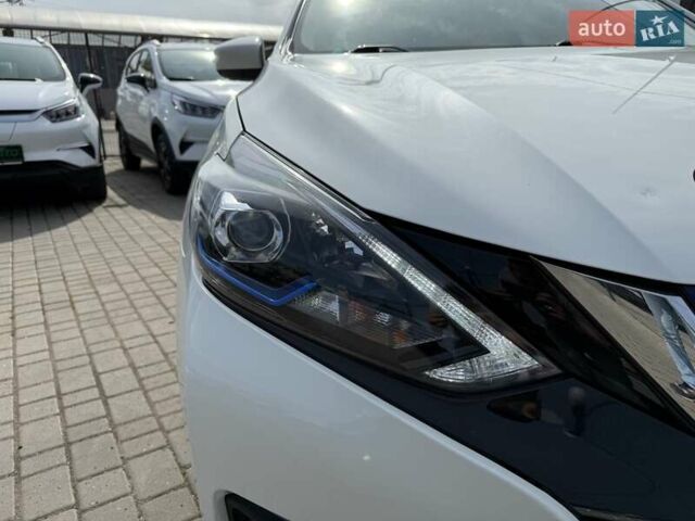 Белый Ниссан Sylphy, объемом двигателя 0 л и пробегом 60 тыс. км за 11900 $, фото 2 на Automoto.ua