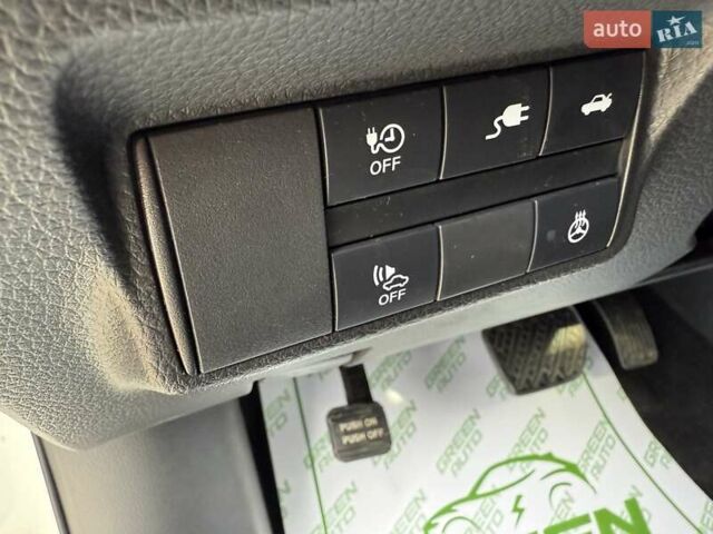 Белый Ниссан Sylphy, объемом двигателя 0 л и пробегом 60 тыс. км за 11900 $, фото 31 на Automoto.ua