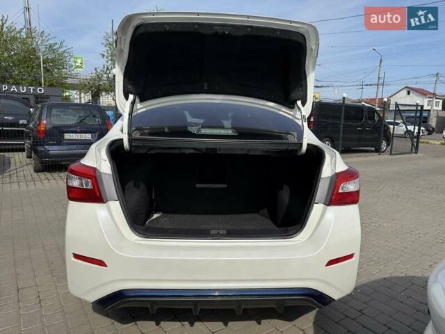 Белый Ниссан Sylphy, объемом двигателя 0 л и пробегом 60 тыс. км за 11900 $, фото 16 на Automoto.ua