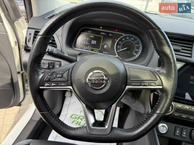 Белый Ниссан Sylphy, объемом двигателя 0 л и пробегом 60 тыс. км за 11900 $, фото 28 на Automoto.ua