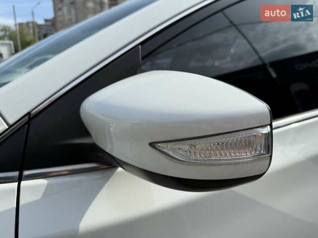 Белый Ниссан Sylphy, объемом двигателя 0 л и пробегом 60 тыс. км за 11900 $, фото 9 на Automoto.ua