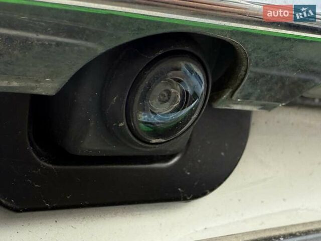 Белый Ниссан Sylphy, объемом двигателя 0 л и пробегом 60 тыс. км за 11900 $, фото 13 на Automoto.ua