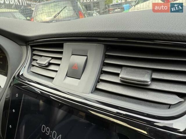 Белый Ниссан Sylphy, объемом двигателя 0 л и пробегом 60 тыс. км за 11900 $, фото 59 на Automoto.ua