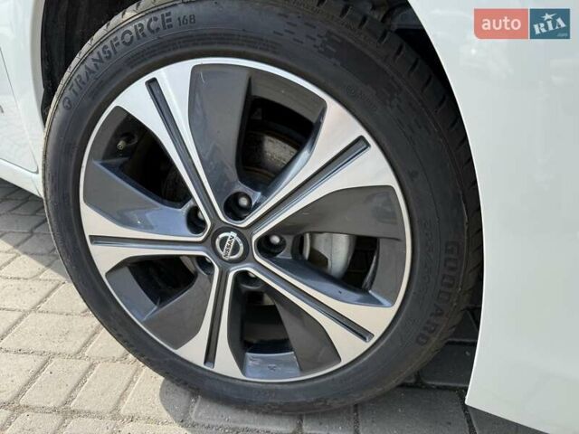 Белый Ниссан Sylphy, объемом двигателя 0 л и пробегом 60 тыс. км за 11900 $, фото 8 на Automoto.ua