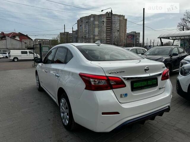 Белый Ниссан Sylphy, объемом двигателя 0 л и пробегом 76 тыс. км за 12799 $, фото 4 на Automoto.ua