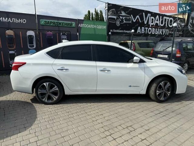 Белый Ниссан Sylphy, объемом двигателя 0 л и пробегом 60 тыс. км за 11900 $, фото 7 на Automoto.ua