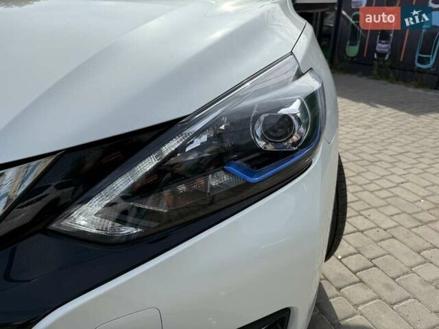 Белый Ниссан Sylphy, объемом двигателя 0 л и пробегом 60 тыс. км за 11900 $, фото 4 на Automoto.ua