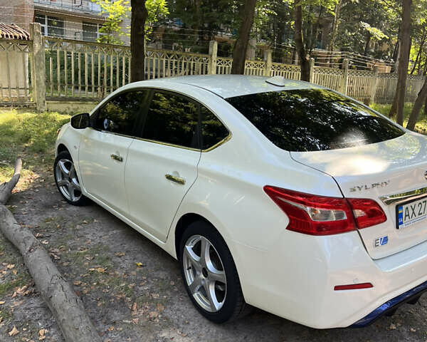 Белый Ниссан Sylphy, объемом двигателя 0 л и пробегом 87 тыс. км за 13000 $, фото 5 на Automoto.ua