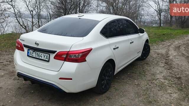 Белый Ниссан Sylphy, объемом двигателя 0 л и пробегом 95 тыс. км за 11500 $, фото 4 на Automoto.ua