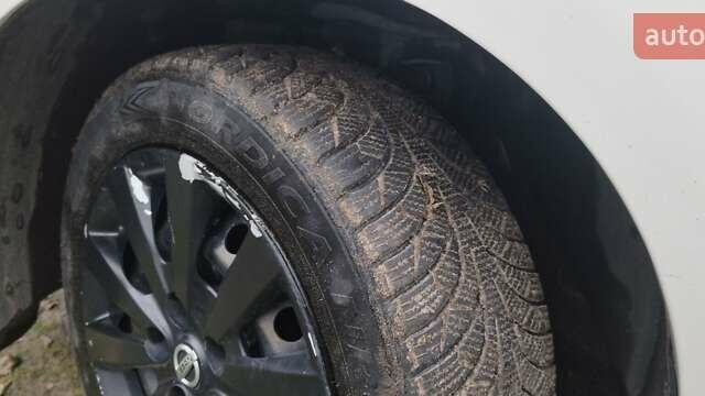 Белый Ниссан Sylphy, объемом двигателя 0 л и пробегом 95 тыс. км за 11500 $, фото 14 на Automoto.ua