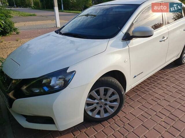 Белый Ниссан Sylphy, объемом двигателя 0 л и пробегом 75 тыс. км за 12200 $, фото 3 на Automoto.ua