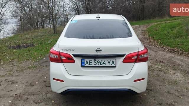 Белый Ниссан Sylphy, объемом двигателя 0 л и пробегом 95 тыс. км за 11500 $, фото 6 на Automoto.ua