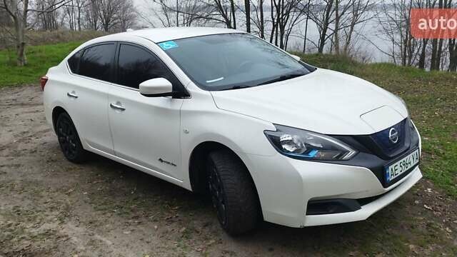 Белый Ниссан Sylphy, объемом двигателя 0 л и пробегом 95 тыс. км за 11500 $, фото 1 на Automoto.ua