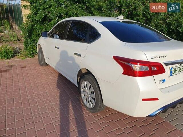 Белый Ниссан Sylphy, объемом двигателя 0 л и пробегом 75 тыс. км за 12200 $, фото 6 на Automoto.ua
