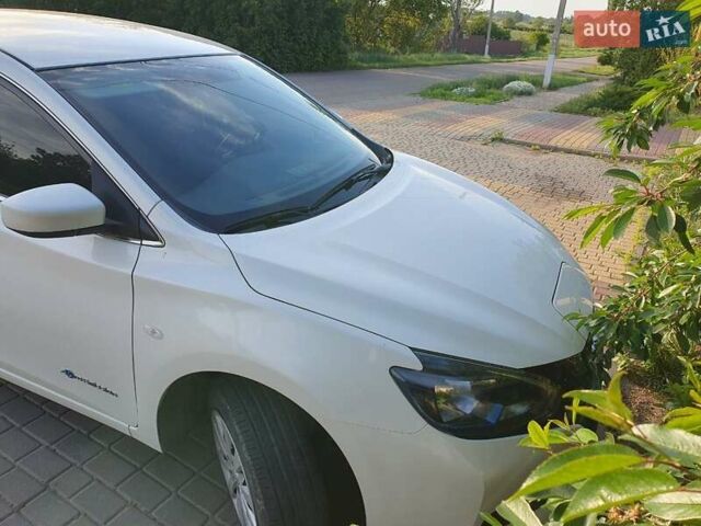 Белый Ниссан Sylphy, объемом двигателя 0 л и пробегом 75 тыс. км за 12200 $, фото 4 на Automoto.ua