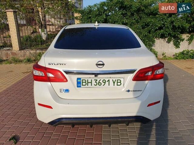 Белый Ниссан Sylphy, объемом двигателя 0 л и пробегом 75 тыс. км за 12200 $, фото 8 на Automoto.ua