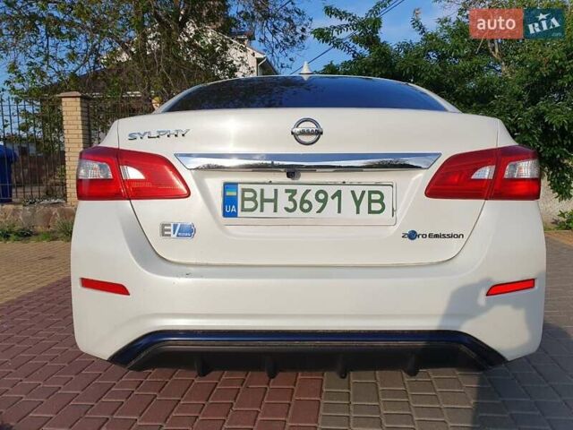 Белый Ниссан Sylphy, объемом двигателя 0 л и пробегом 75 тыс. км за 12200 $, фото 2 на Automoto.ua
