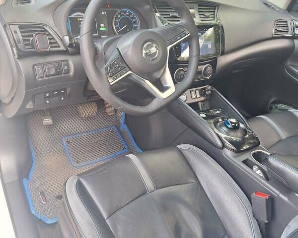 Білий Ніссан Sylphy, об'ємом двигуна 0 л та пробігом 104 тис. км за 14000 $, фото 1 на Automoto.ua