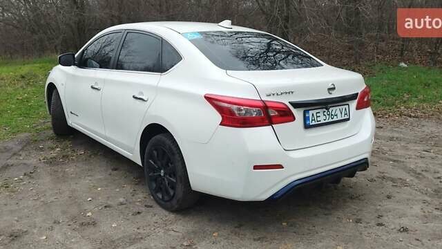 Белый Ниссан Sylphy, объемом двигателя 0 л и пробегом 95 тыс. км за 11500 $, фото 5 на Automoto.ua