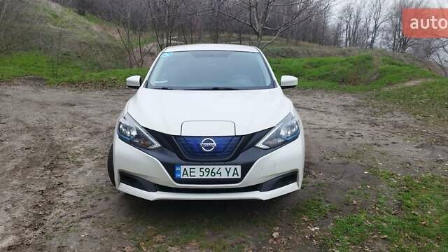Белый Ниссан Sylphy, объемом двигателя 0 л и пробегом 95 тыс. км за 11500 $, фото 7 на Automoto.ua