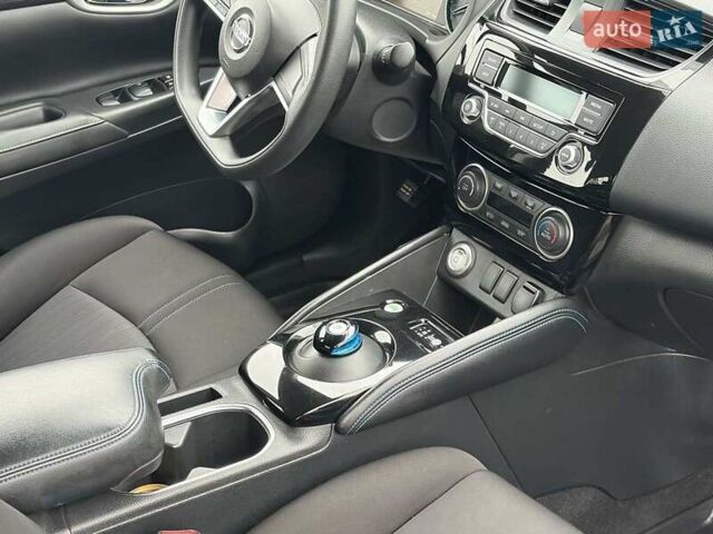 Черный Ниссан Sylphy, объемом двигателя 0 л и пробегом 50 тыс. км за 13200 $, фото 3 на Automoto.ua