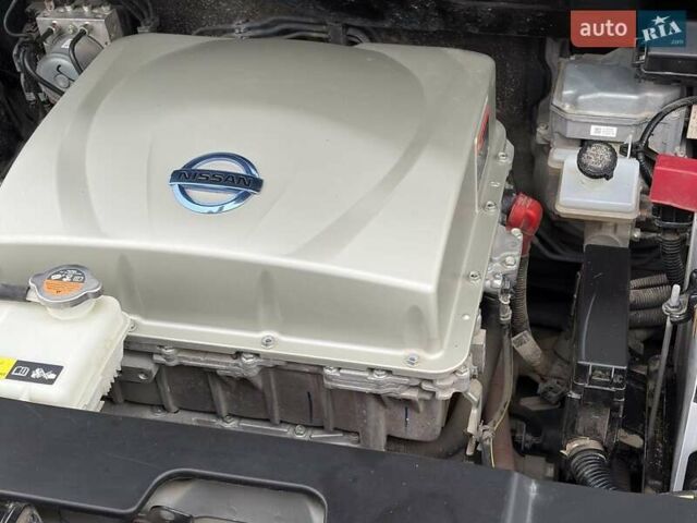 Черный Ниссан Sylphy, объемом двигателя 0 л и пробегом 50 тыс. км за 13200 $, фото 8 на Automoto.ua