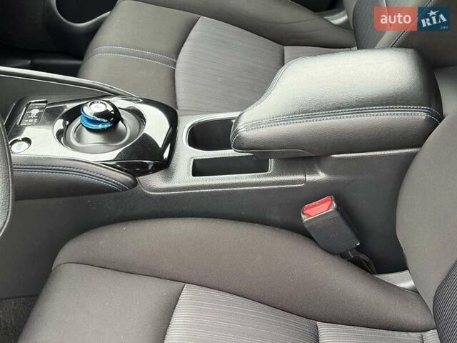 Черный Ниссан Sylphy, объемом двигателя 0 л и пробегом 50 тыс. км за 13200 $, фото 10 на Automoto.ua