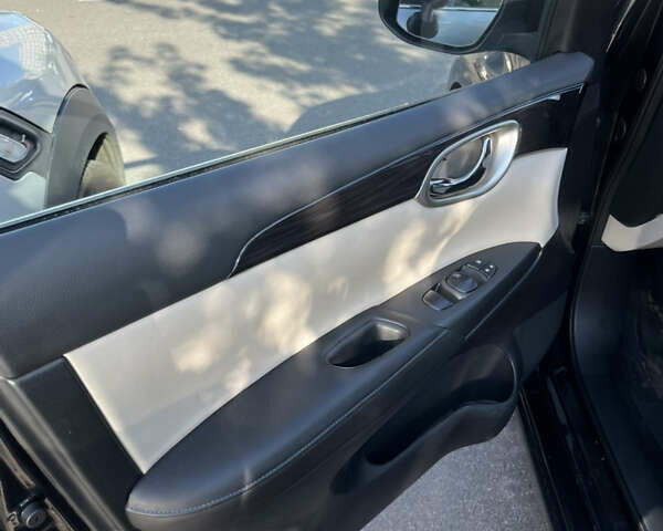 Черный Ниссан Sylphy, объемом двигателя 0 л и пробегом 68 тыс. км за 12600 $, фото 6 на Automoto.ua