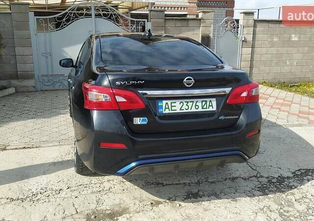 Чорний Ніссан Sylphy, об'ємом двигуна 0 л та пробігом 55 тис. км за 18500 $, фото 2 на Automoto.ua