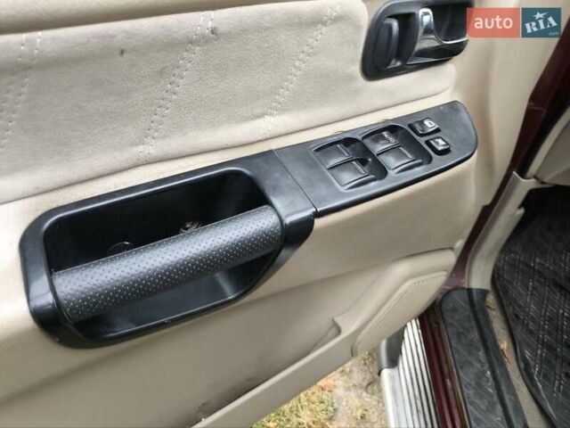 Красный Ниссан Terrano II, объемом двигателя 3 л и пробегом 274 тыс. км за 4300 $, фото 4 на Automoto.ua