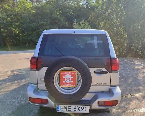 Сірий Ніссан Terrano II, об'ємом двигуна 2.7 л та пробігом 242 тис. км за 5500 $, фото 1 на Automoto.ua