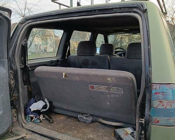 Зеленый Ниссан Terrano II, объемом двигателя 2.7 л и пробегом 327 тыс. км за 2400 $, фото 4 на Automoto.ua