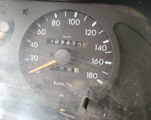 Зеленый Ниссан Terrano II, объемом двигателя 2.7 л и пробегом 327 тыс. км за 2400 $, фото 13 на Automoto.ua