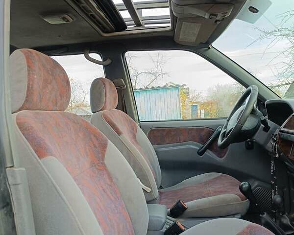 Зеленый Ниссан Terrano II, объемом двигателя 2.7 л и пробегом 327 тыс. км за 2400 $, фото 11 на Automoto.ua