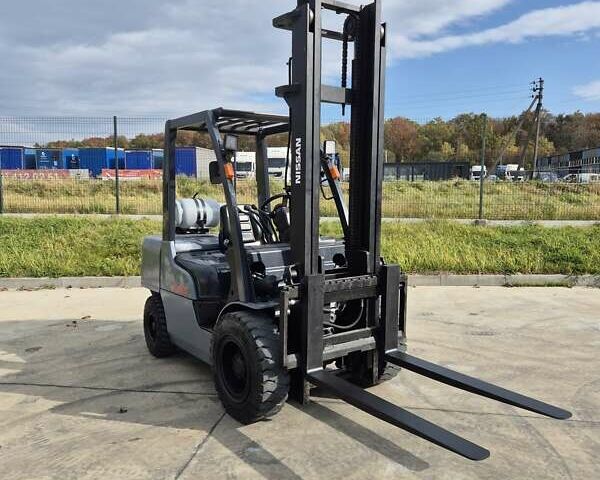 Серый Ниссан UGD, объемом двигателя 2.4 л и пробегом 7 тыс. км за 13916 $, фото 5 на Automoto.ua