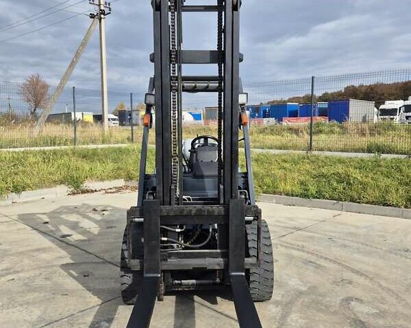 Серый Ниссан UGD, объемом двигателя 2.4 л и пробегом 7 тыс. км за 13916 $, фото 4 на Automoto.ua