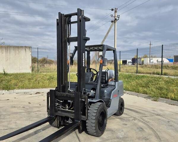 Серый Ниссан UGD, объемом двигателя 2.4 л и пробегом 7 тыс. км за 13916 $, фото 6 на Automoto.ua