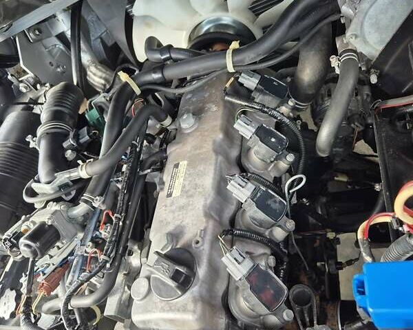 Серый Ниссан UGD, объемом двигателя 2.4 л и пробегом 7 тыс. км за 13916 $, фото 12 на Automoto.ua