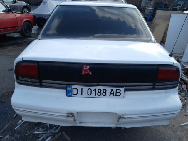 Белый Олдсмобиль Катласс, объемом двигателя 0 л и пробегом 300 тыс. км за 550 $, фото 1 на Automoto.ua