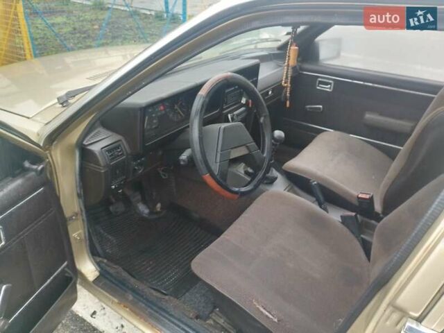 Желтый Опель 1.8 Liter, объемом двигателя 1.8 л и пробегом 86 тыс. км за 1000 $, фото 2 на Automoto.ua