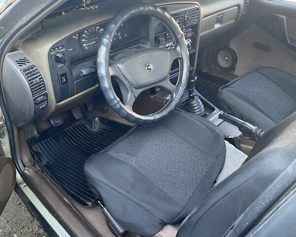 Серый Опель 1.8 Liter, объемом двигателя 1.8 л и пробегом 200 тыс. км за 1000 $, фото 7 на Automoto.ua