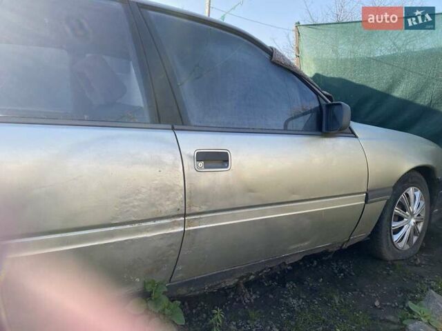 Серый Опель 1.8 Liter, объемом двигателя 1.8 л и пробегом 200 тыс. км за 1000 $, фото 4 на Automoto.ua