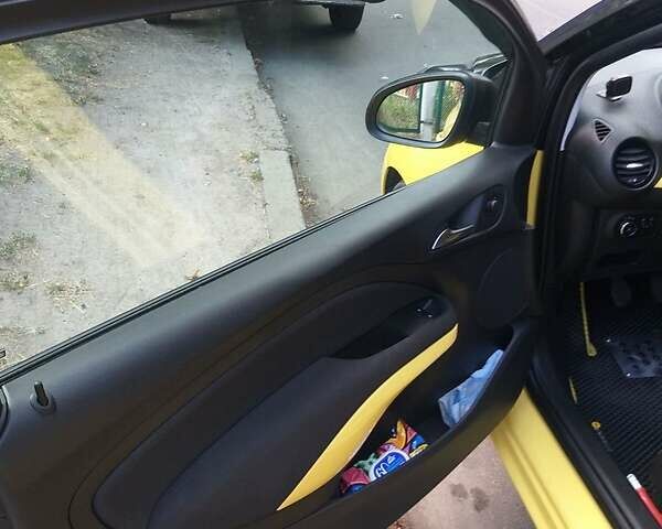 Жовтий Опель Адам, об'ємом двигуна 1.4 л та пробігом 112 тис. км за 6800 $, фото 3 на Automoto.ua