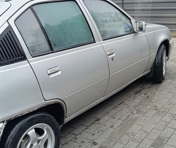 Сірий Опель Адам, об'ємом двигуна 1.3 л та пробігом 200 тис. км за 1250 $, фото 8 на Automoto.ua