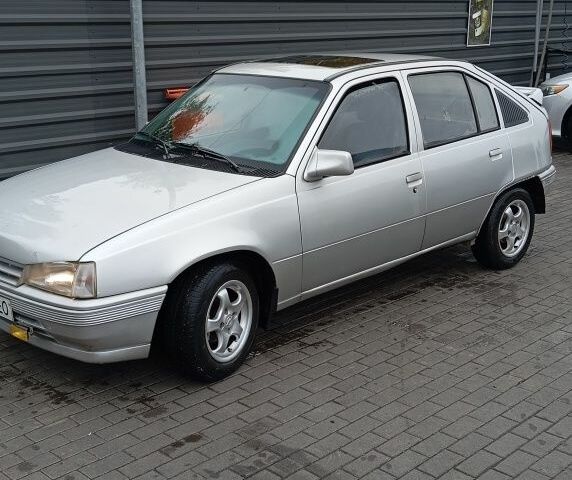 Сірий Опель Адам, об'ємом двигуна 1.3 л та пробігом 200 тис. км за 1250 $, фото 1 на Automoto.ua