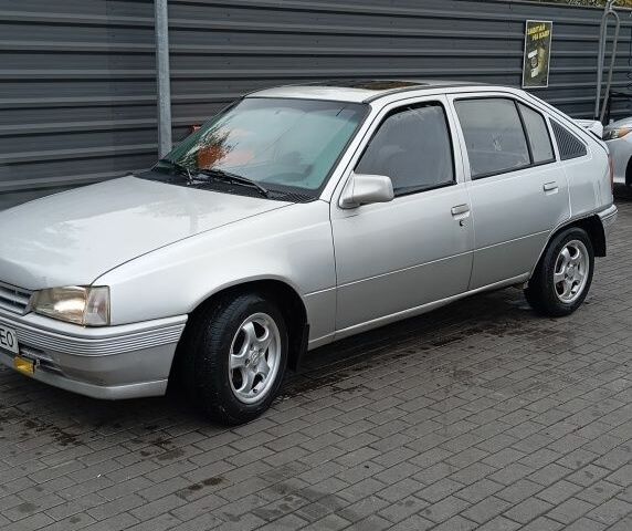 Сірий Опель Адам, об'ємом двигуна 1.3 л та пробігом 200 тис. км за 1250 $, фото 7 на Automoto.ua