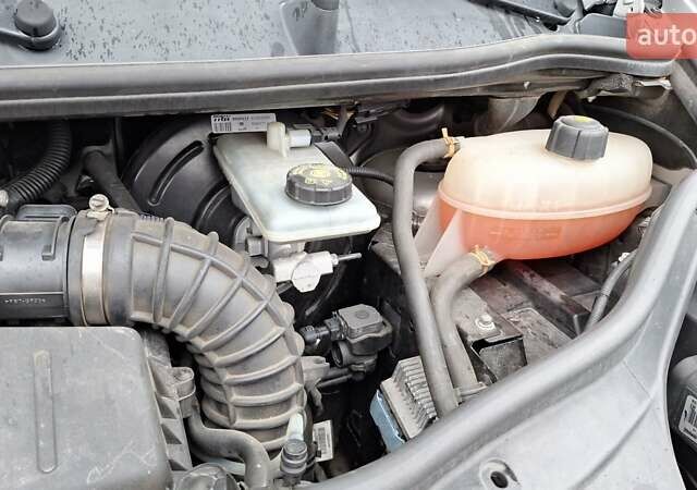 Серый Опель Агила, объемом двигателя 2 л и пробегом 338 тыс. км за 13600 $, фото 4 на Automoto.ua