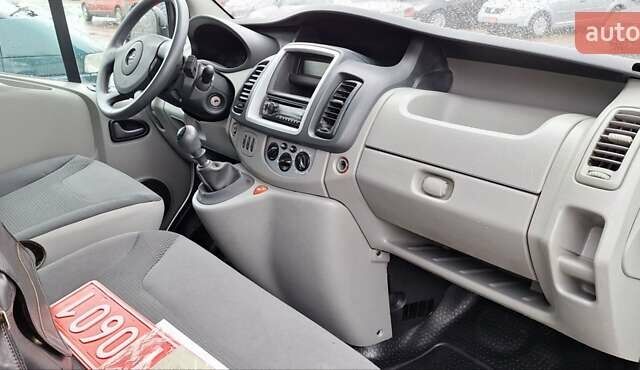 Серый Опель Агила, объемом двигателя 2 л и пробегом 338 тыс. км за 13600 $, фото 15 на Automoto.ua